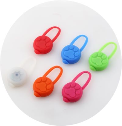 Ciondolo per cane lampeggiante con luci Led 6,6X3,2CM colori assortiti